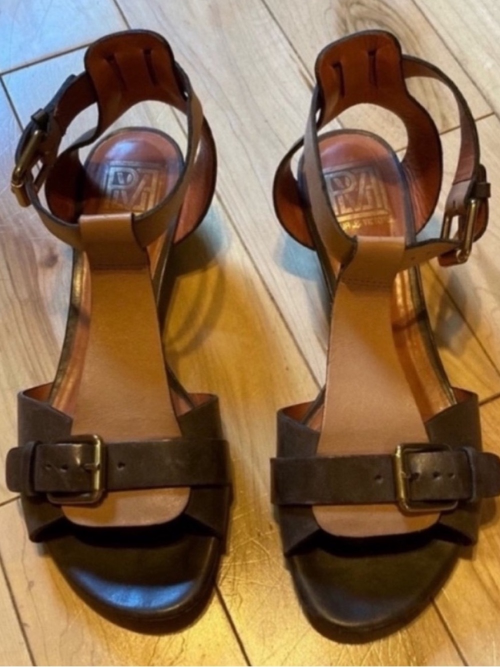 Pour La Victoire two tone tan brown leather ankle strap wedge sandals size 7.5